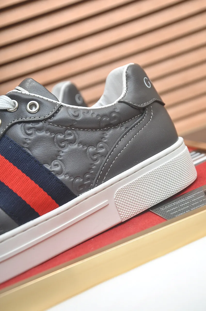 Men's shoes 💰480💶【GUCCI】1:1 men's sports shoes from the official website are now on the market. They are made of original silk cowhide + first-layer sheepskin lining, plus the original 1:1 comfortable outsole from the official website. Fashionable and versatile, super comfortable and breathable! Available in 2 colors: black, standard shoe size 38/45 (custom-made size 45 is non-refundable)